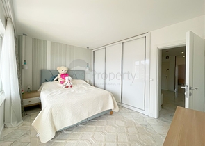 Пентхаус плануванням 3+1 з видом на море і гори