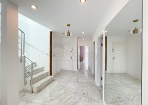 Пентхаус плануванням 3+1 з видом на море і гори