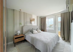 Пентхаус плануванням 3+1 з видом на море і гори