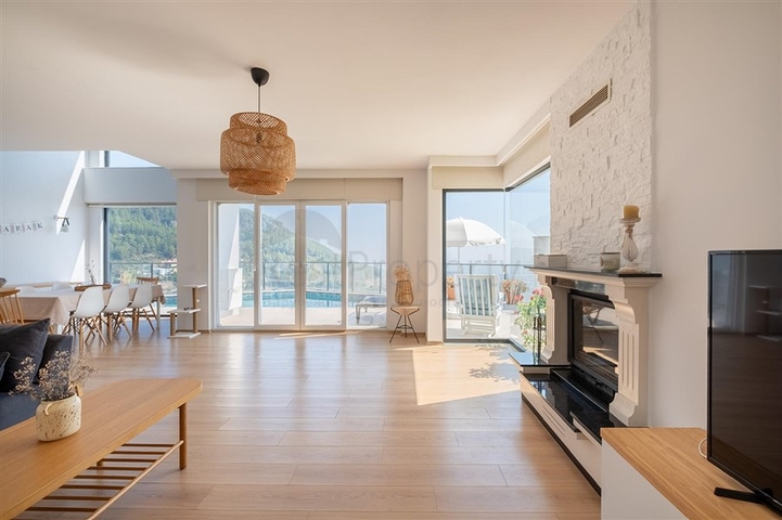 Ідеальний будинок біля моря: ексклюзивна вілла в популярному районі Оби