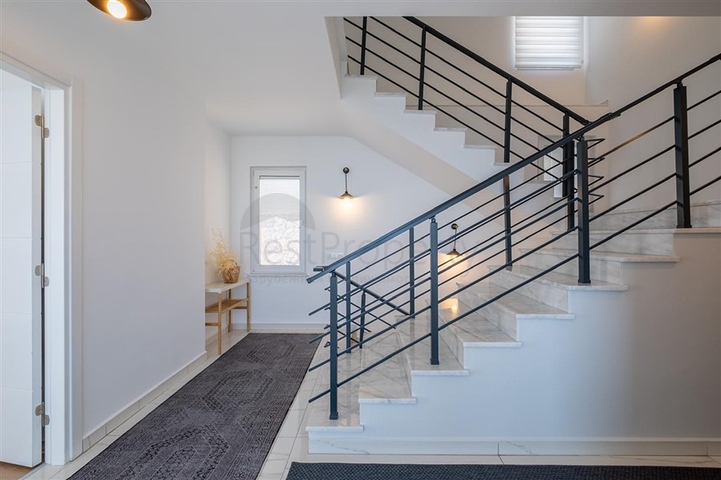 Ідеальний будинок біля моря: ексклюзивна вілла в популярному районі Оби