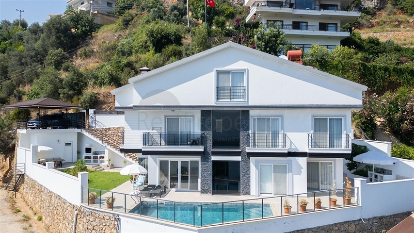 Ідеальний будинок біля моря: ексклюзивна вілла в популярному районі Оби