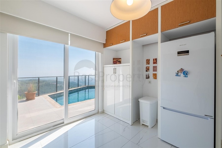 Ідеальний будинок біля моря: ексклюзивна вілла в популярному районі Оби