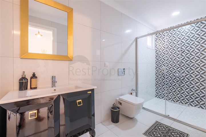 Ідеальний будинок біля моря: ексклюзивна вілла в популярному районі Оби