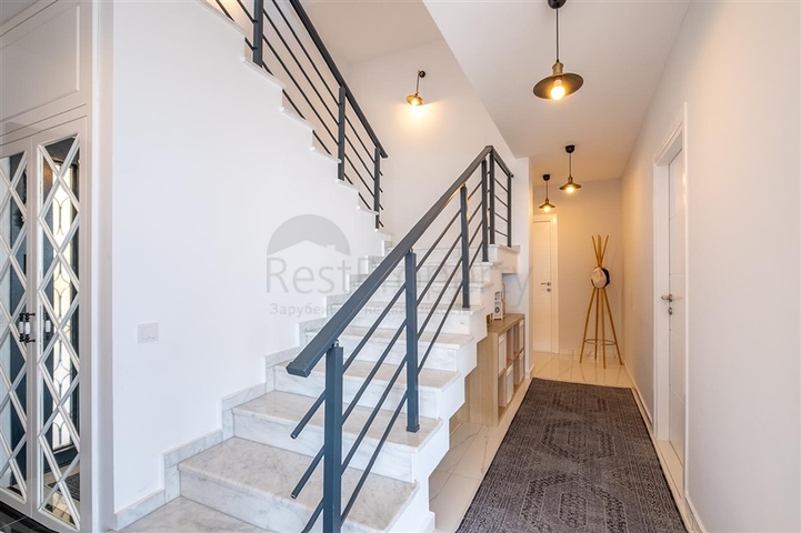 Ідеальний будинок біля моря: ексклюзивна вілла в популярному районі Оби