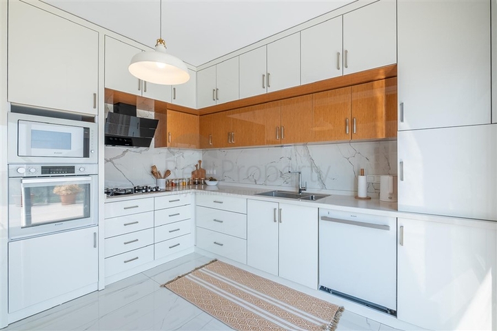 Ідеальний будинок біля моря: ексклюзивна вілла в популярному районі Оби