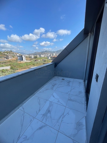 Мебльована трикімнатна квартира в новому будинку в районі Газіпаша