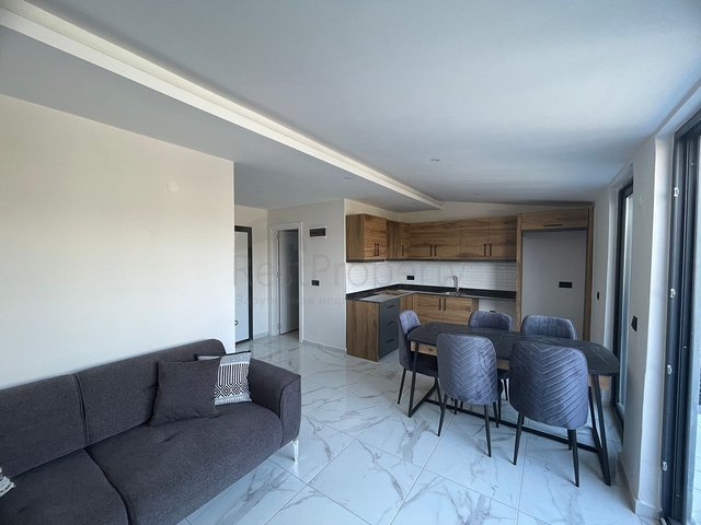 Мебльована трикімнатна квартира в новому будинку в районі Газіпаша