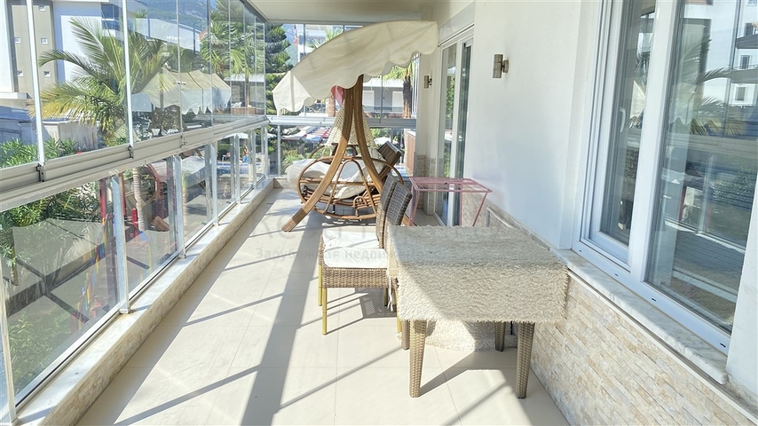 Мебльована трикімнатна квартира в Тосмурі