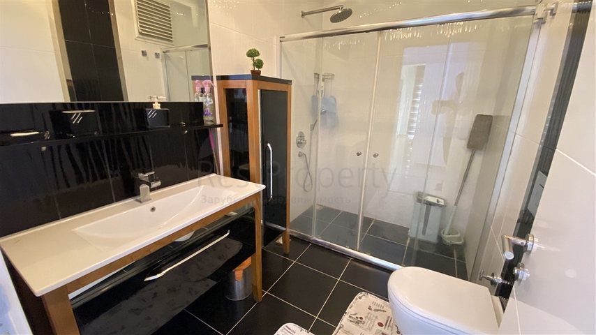 Мебльована трикімнатна квартира в Тосмурі