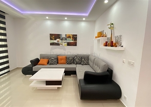 Мебльована трикімнатна квартира в Тосмурі