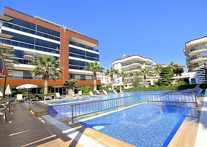 Мебльована трикімнатна квартира в Тосмурі