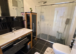 Мебльована трикімнатна квартира в Тосмурі