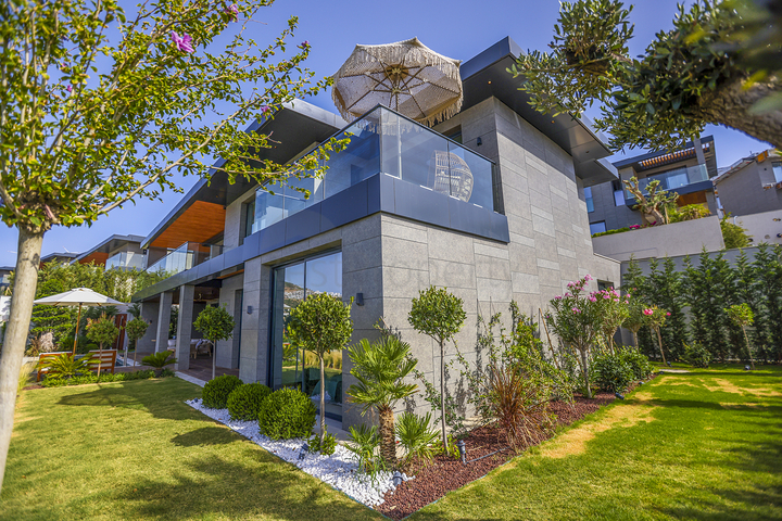 Резиденції та вілли з видом на море в районі Гюмюшлюк