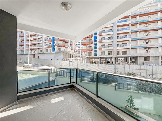 Двокімнатна квартира в 600 м від моря в центрі Аланії