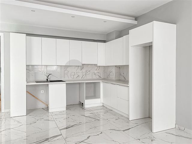 Двокімнатна квартира в 600 м від моря в центрі Аланії