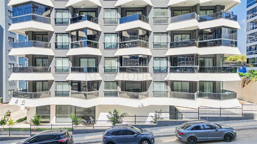 Двокімнатна квартира в 600 м від моря в центрі Аланії