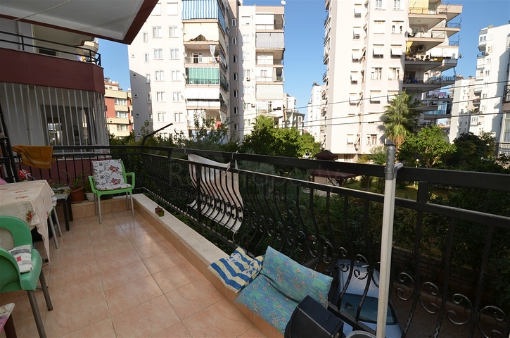 Квартира планування 3 + 1 в центрі міста Анталія 