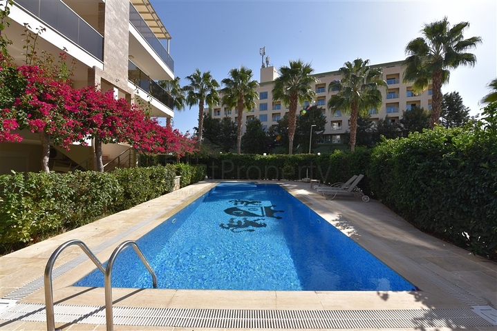 Просторий пентхаус 3 + 1 в районі Конакли