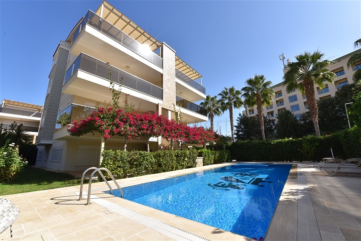 Просторий пентхаус 3 + 1 в районі Конакли