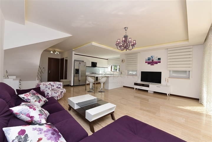 Просторий пентхаус 3 + 1 в районі Конакли