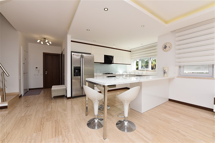 Просторий пентхаус 3 + 1 в районі Конакли