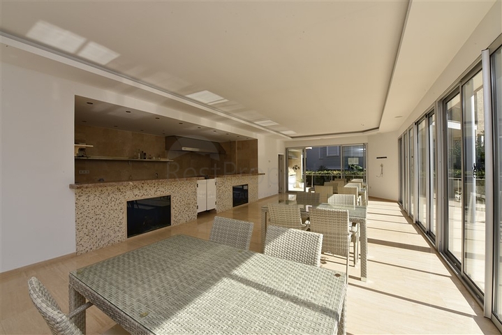 Просторий пентхаус 3 + 1 в районі Конакли