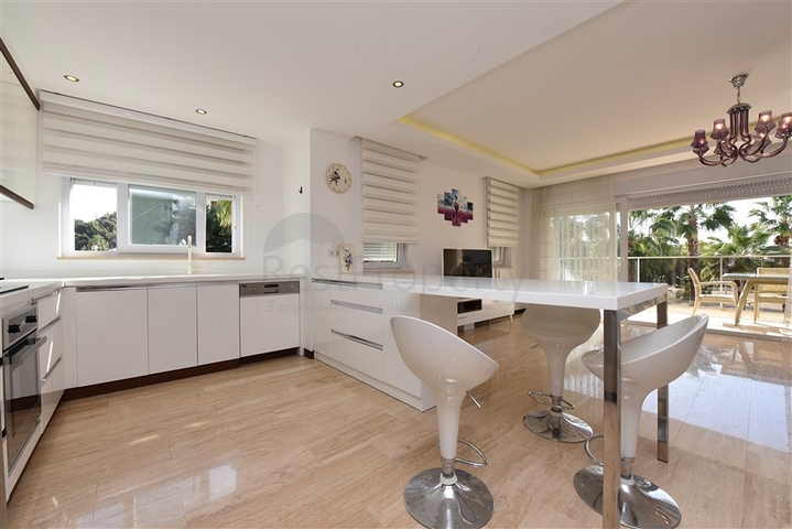 Просторий пентхаус 3 + 1 в районі Конакли