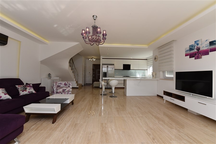 Просторий пентхаус 3 + 1 в районі Конакли