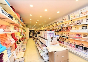 Торгове приміщення в ТЦ Окуджалара