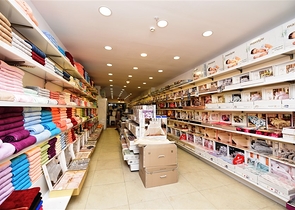 Торгове приміщення в ТЦ Окуджалара