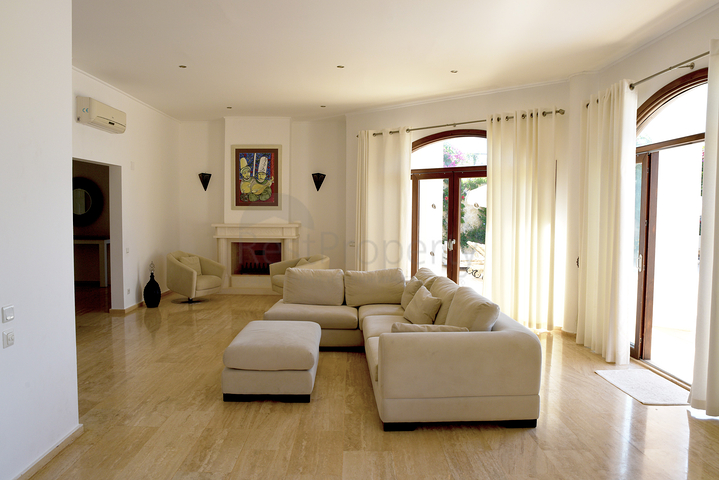 Ексклюзивні вілли 5 + 1 з видом на море в Калкані