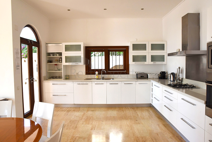 Ексклюзивні вілли 5 + 1 з видом на море в Калкані