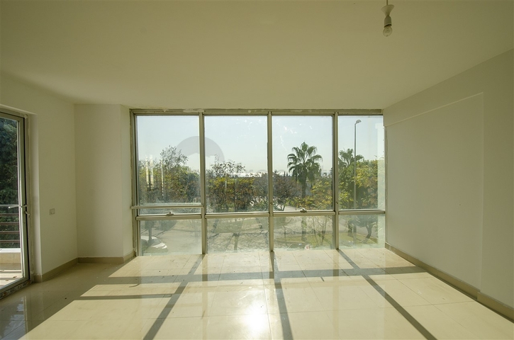 Продаж бізнес центру в районі Лара Анталья