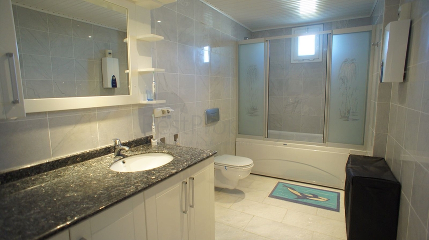 Мебльована квартира з двома спальнями на оренду в Тосмурі