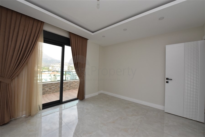 Просторий пентхаус на першій береговій лінії 