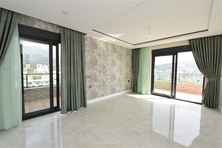 Просторий пентхаус на першій береговій лінії 