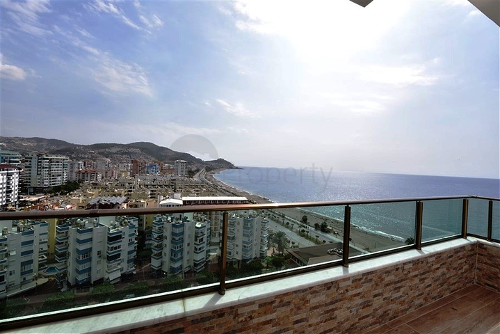 Просторий пентхаус на першій береговій лінії 