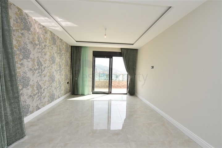 Просторий пентхаус на першій береговій лінії 