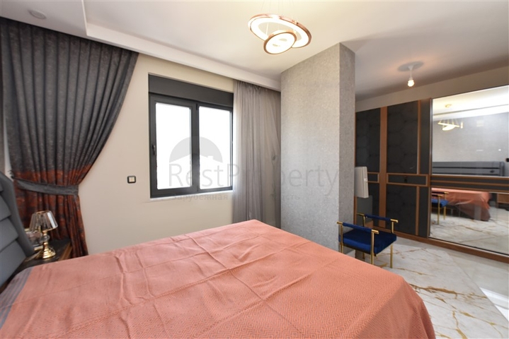 Просторий пентхаус на першій береговій лінії 