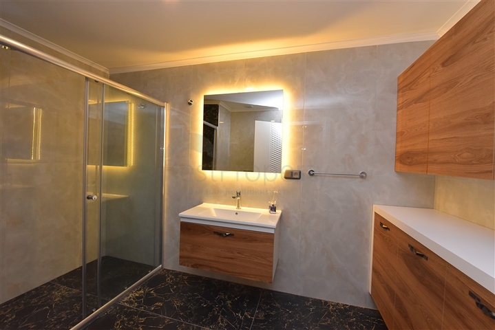 Просторий пентхаус на першій береговій лінії 