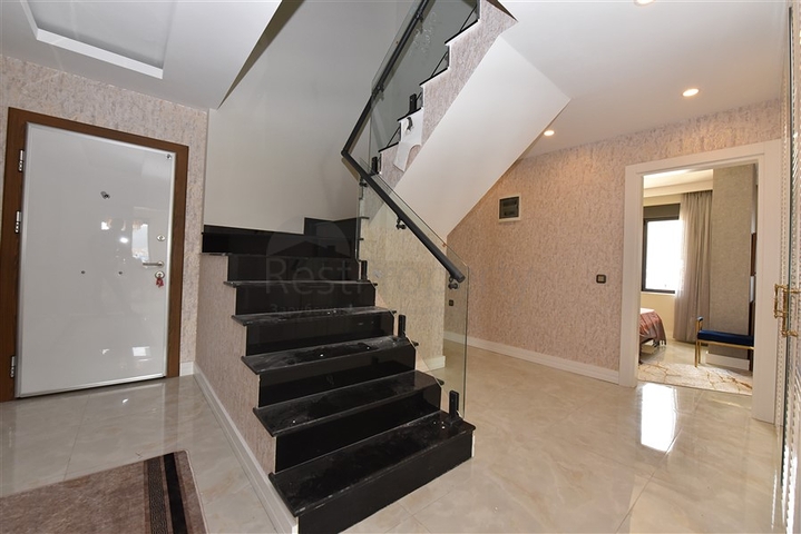 Просторий пентхаус на першій береговій лінії 