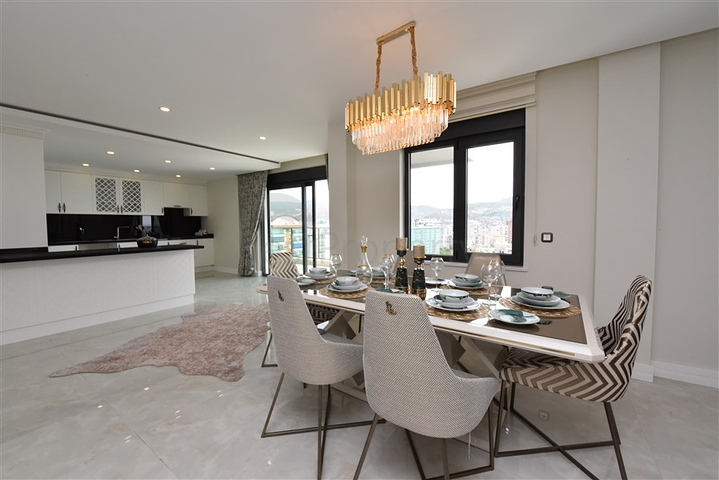 Просторий пентхаус на першій береговій лінії 