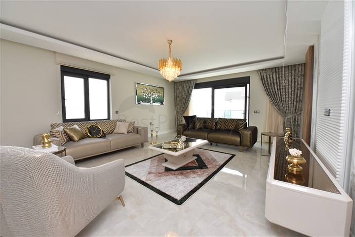 Просторий пентхаус на першій береговій лінії 