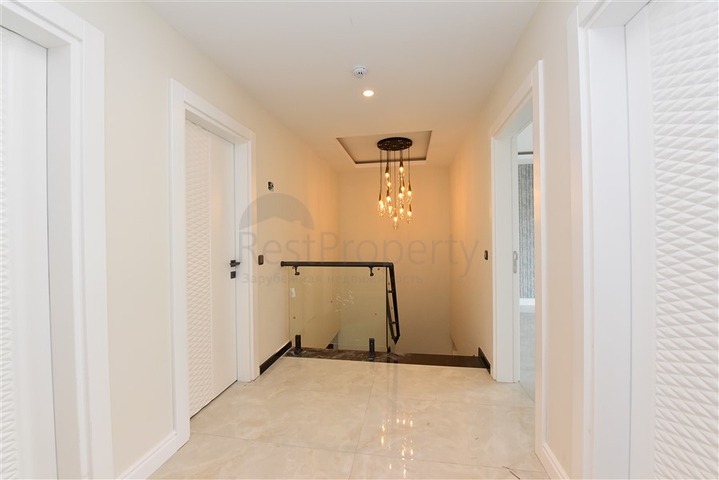 Просторий пентхаус на першій береговій лінії 