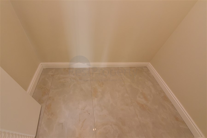 Просторий пентхаус на першій береговій лінії 