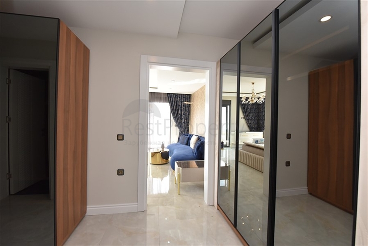 Просторий пентхаус на першій береговій лінії 