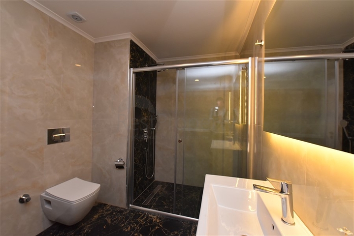 Просторий пентхаус на першій береговій лінії 