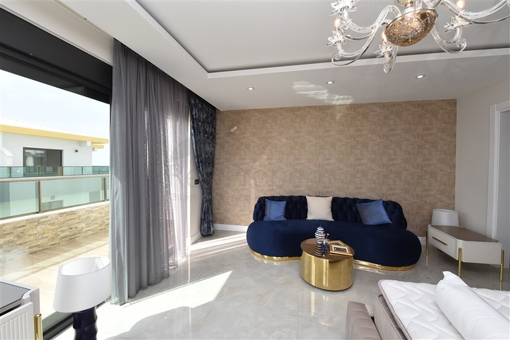 Просторий пентхаус на першій береговій лінії 