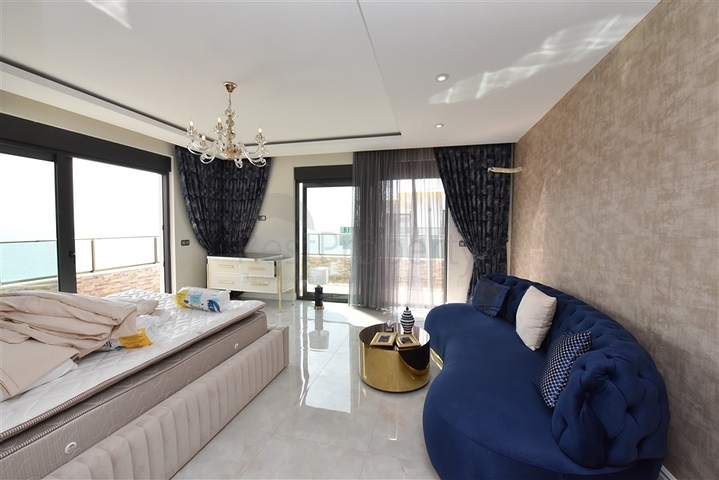 Просторий пентхаус на першій береговій лінії 